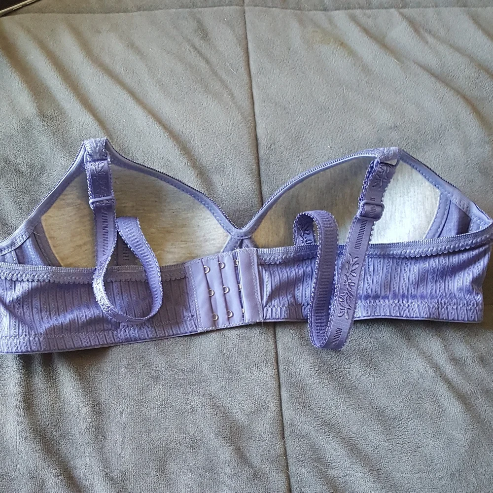 Purple‎ adjustable bra